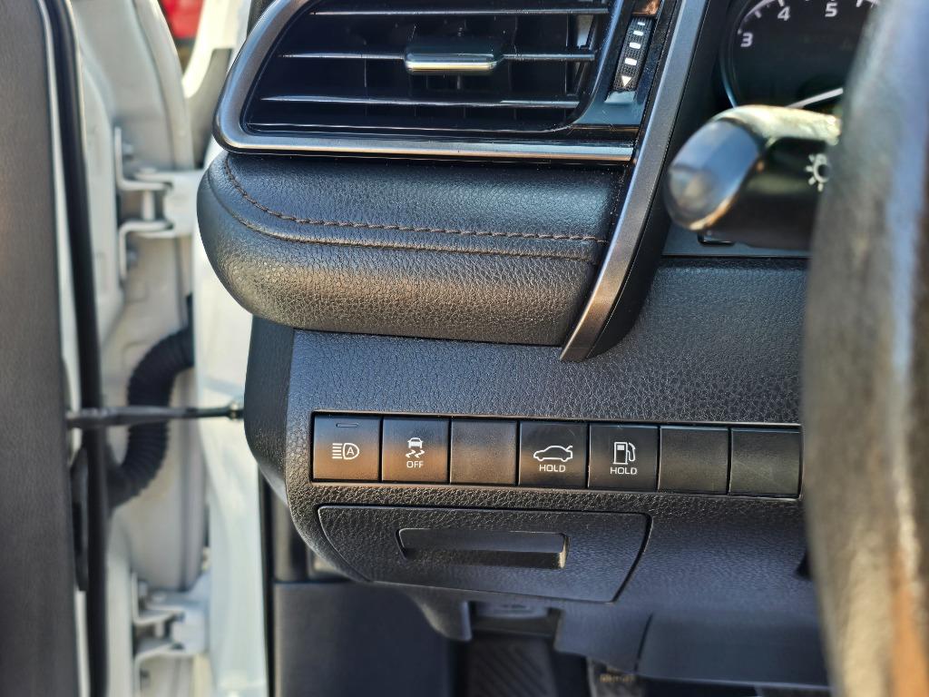2020 Toyota Camry LE - Photo 12