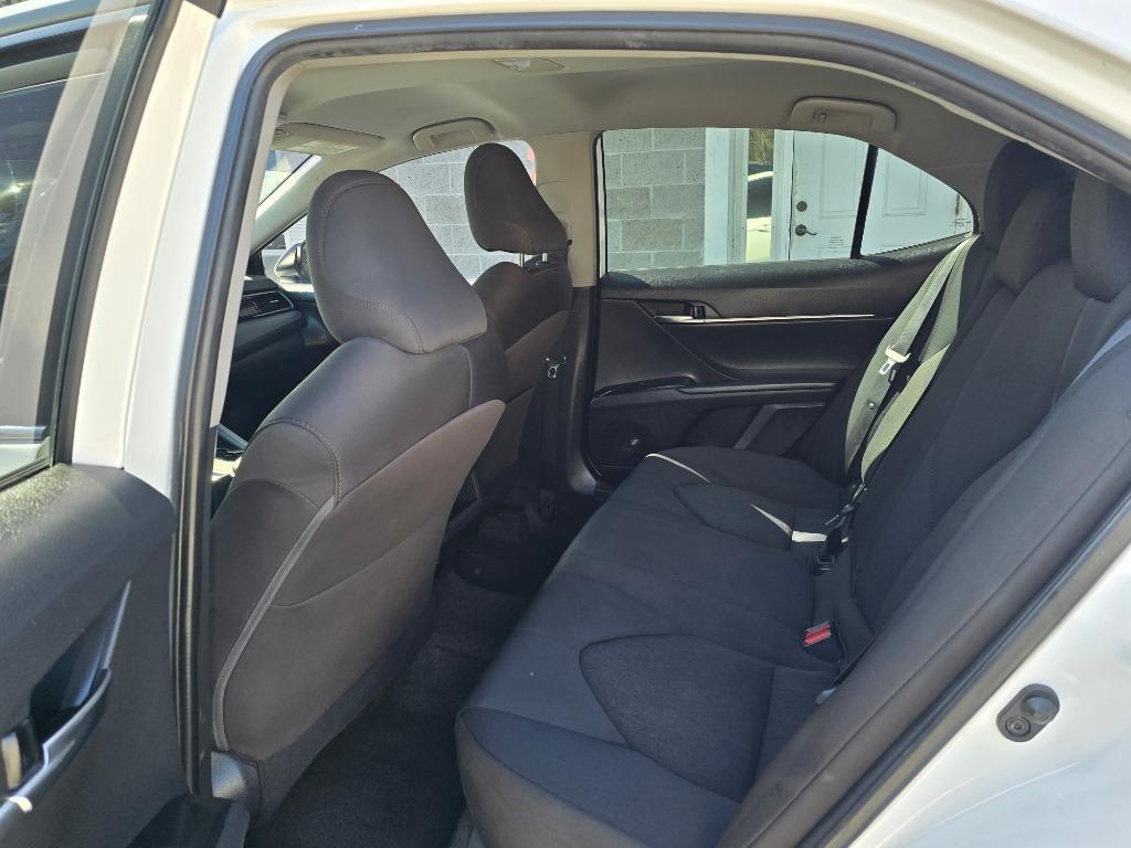 2020 Toyota Camry LE - Photo 9