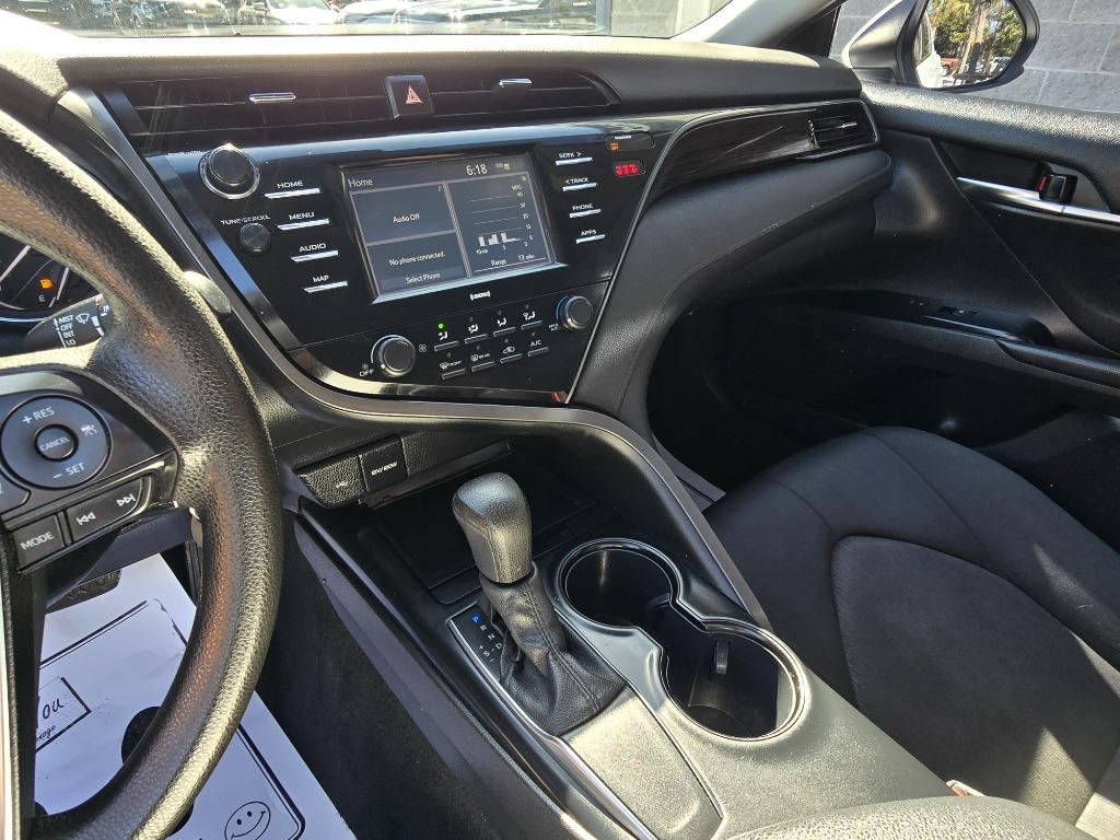 2020 Toyota Camry LE - Photo 17
