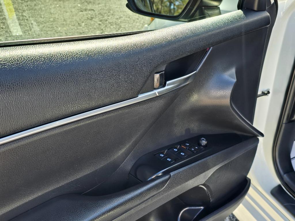 2020 Toyota Camry LE - Photo 13