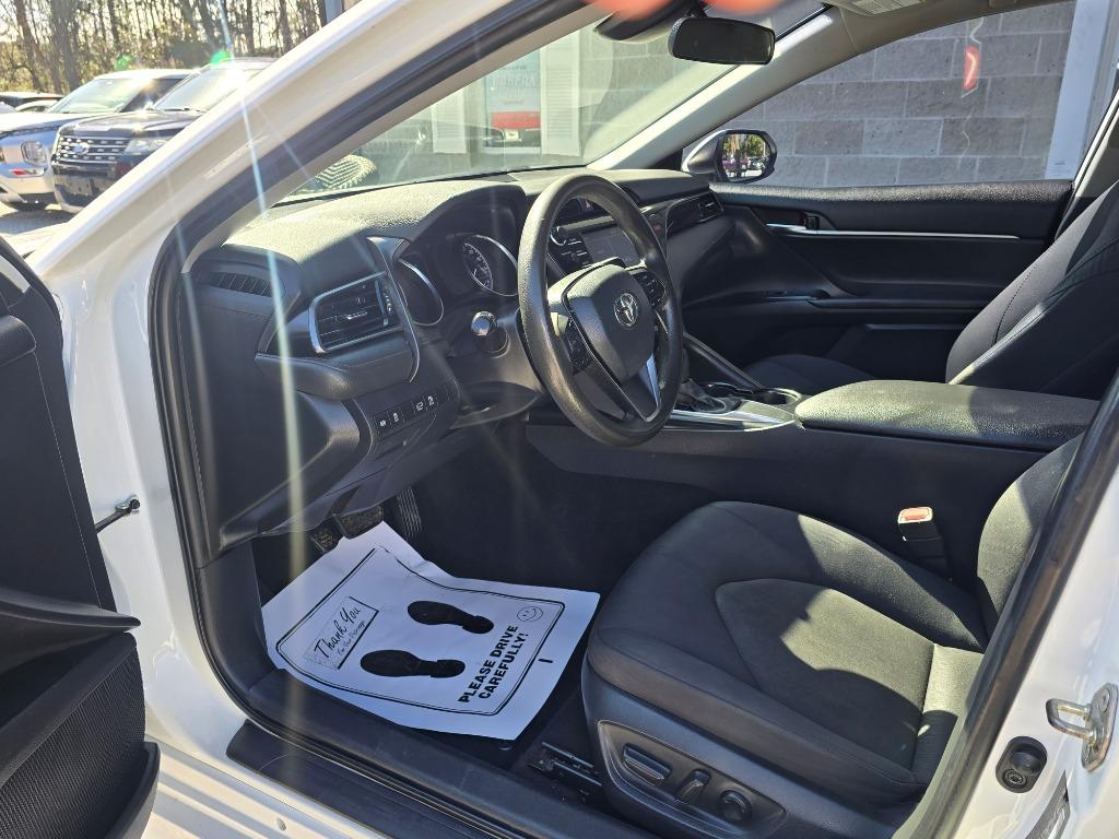 2020 Toyota Camry LE - Photo 10